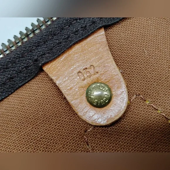 SOLD- Louis Vuitton Monogram Speedy 40 - Picture 9 of 9